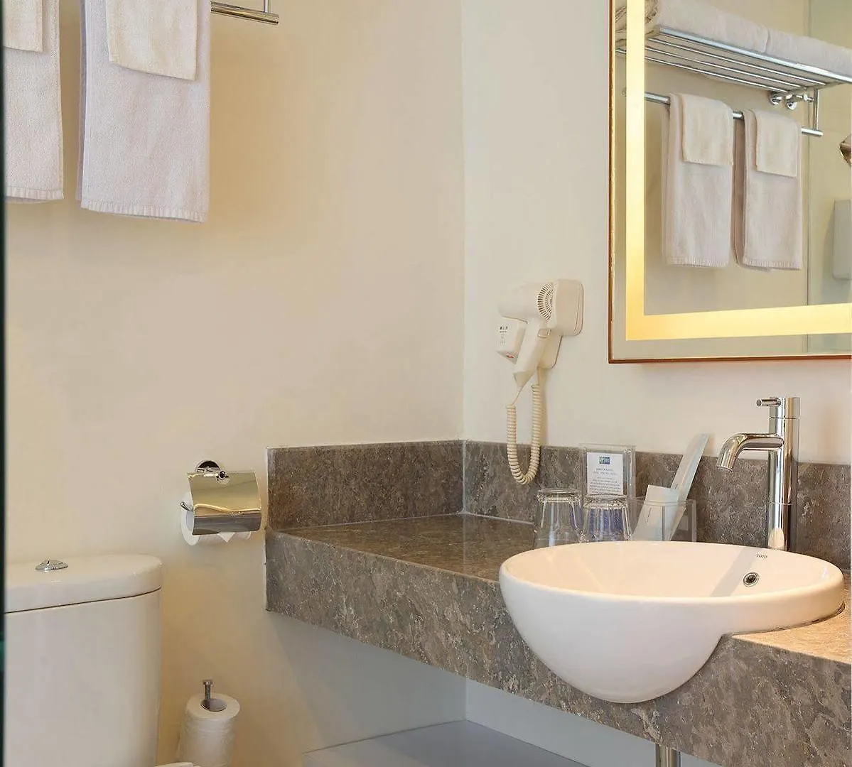 Zia Hotel Kuta Kuta  3*, Kuta (Bali)